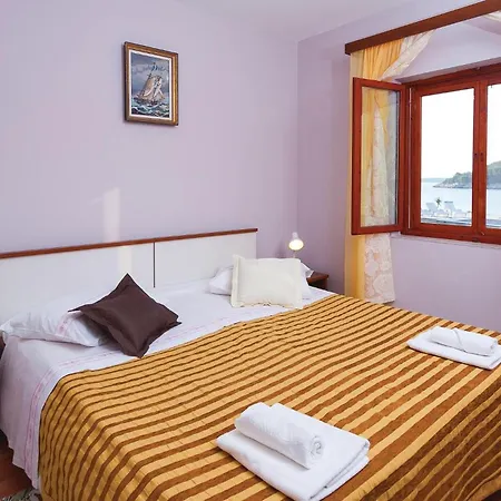 Poplat Bb Croatia 度假居 *