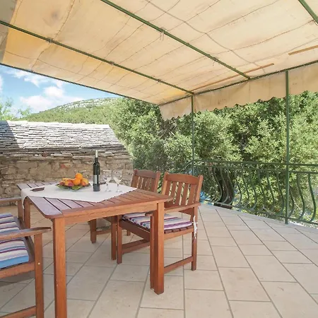 Holiday Home Poplat Bb Croatia Vikendica