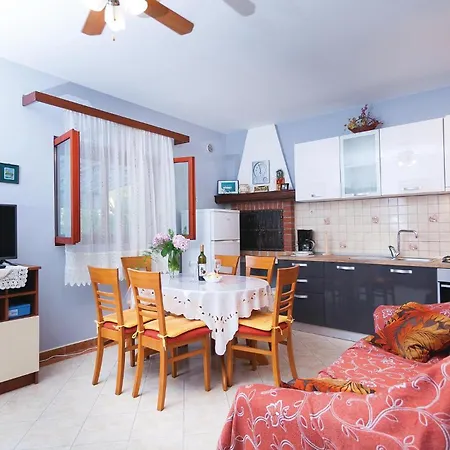 2 Bedroom Awesome In Poplat *