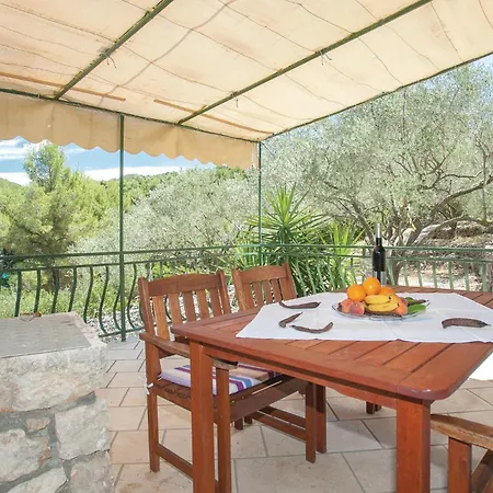 Holiday Home Poplat Bb Croatia * Pupnat