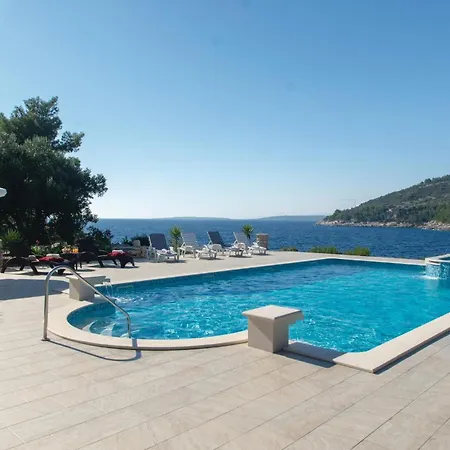 Poplat Bb Croatia 度假居 *