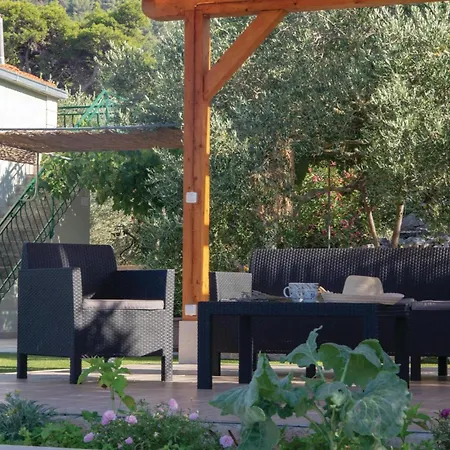 Poplat Bb Croatia 度假居 *