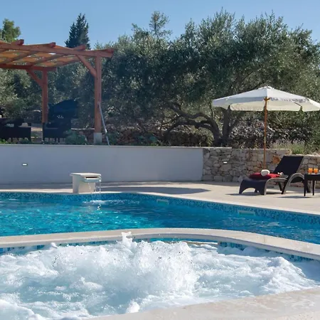 Holiday Home Poplat Bb Croatia Vikendica *